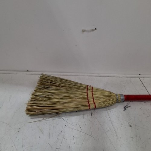 BLENDED CORN BROOM WITH WOODEN HANDLE - 34" - RED/BEIGE (MODEL : 368100) image 3