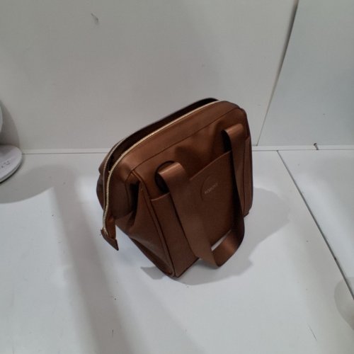 IGLOO LUXE COOLER/LUNCH BAG - 9 CANS MAX CAPACITY - BROWN/GOLD (MODEL: 2014223) image 2