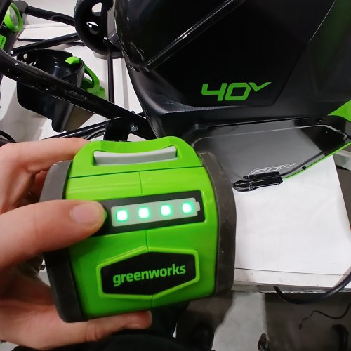 GREENWORKS 40V BRUSHLESS SNOW THROWER - 4.0AH BATTERY AND CHARGER INCLUDED - 20" (MODEL: 2600200) image 2