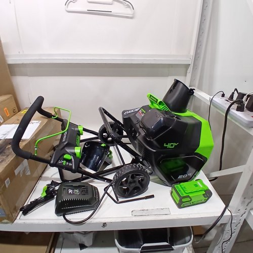 GREENWORKS 40V BRUSHLESS SNOW THROWER - 4.0AH BATTERY AND CHARGER INCLUDED - 20" (MODEL: 2600200) image 3