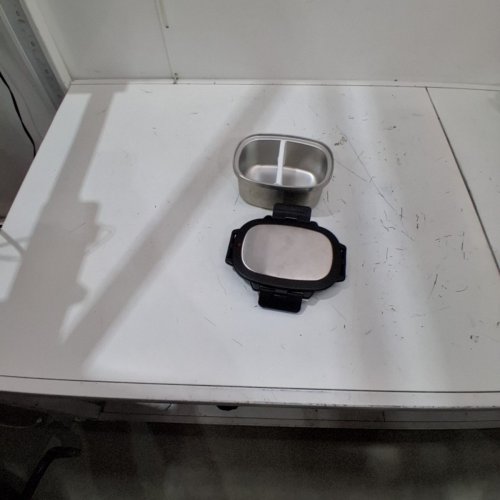 MAINSTAYS RECTANGULAR FOOD CONTAINER WITH DIVIDER - 33 OZ - SILVER/BLACK (MODEL: 31010271) image 2