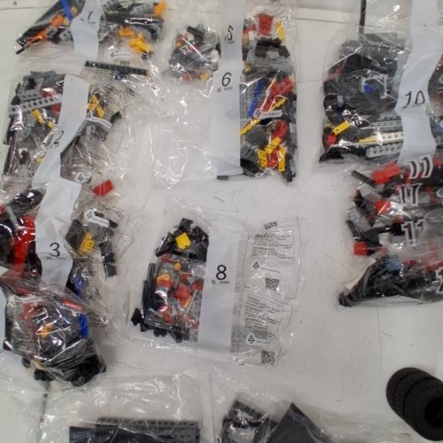 1822PC LEGO DC BATMAN: THE CLASSIC TV SERIES BATMOBILE SET - (MODEL:76328) image 4