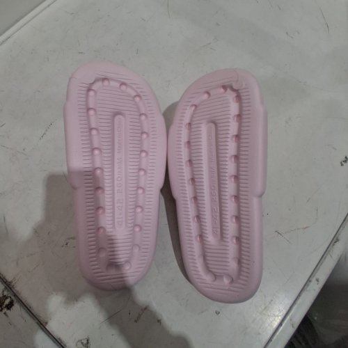 UNISEX MELLOW FLUFFY AND SOFT SANDALS - SIZE 41-42 - PINK image 4