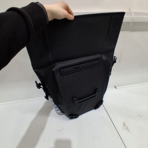 THULE SHIELD BIKE COMMUTER PANNIER BAG - WATERPROOF - 22L CAPACITY - BLACK (MODEL: 3205406) image 3