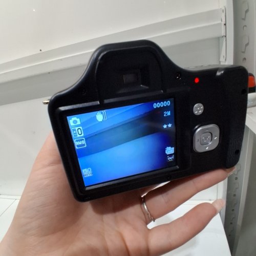 HD DIGITAL ZOOM CAMERA - 3" SCREEN - BLACK image 2