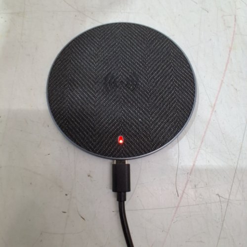 ONN WIRELESS FAST CHARGING PAD - 15W - BLACK (MODEL: CHPAD15F) image 2