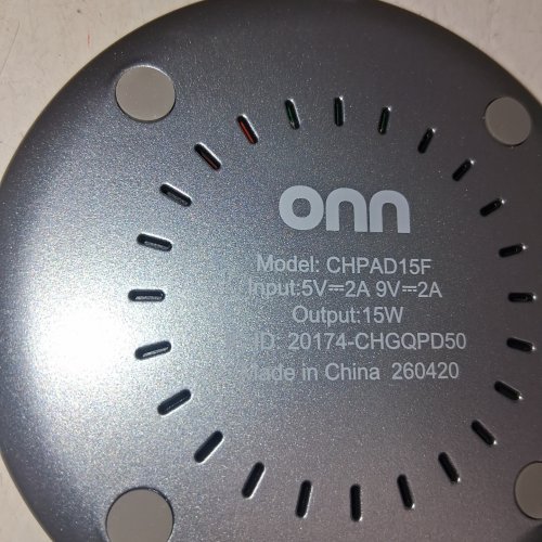 ONN WIRELESS FAST CHARGING PAD - 15W - BLACK (MODEL: CHPAD15F) image 4