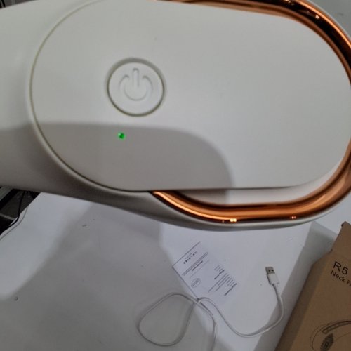 PORTABLE BLADELESS RECHARGEABLE R5 NECK FAN - WHITE image 2