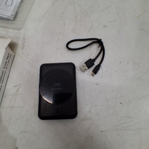 MERKURY MAGNETIC WIRELESS CHARGER WITH 5000MAH POWER BANK - BLACK image 3