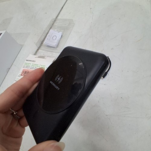 MERKURY MAGNETIC WIRELESS CHARGER WITH 5000MAH POWER BANK - BLACK image 4