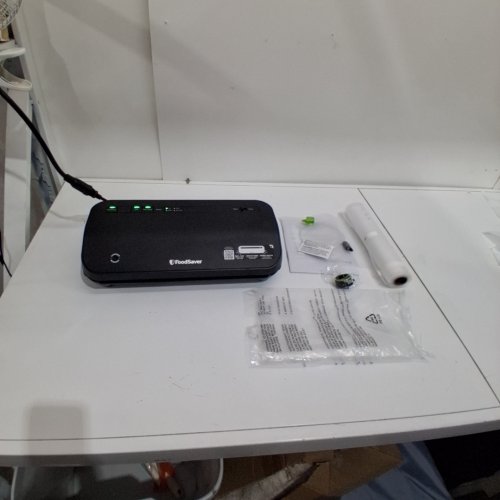 FOODSAVER VACUUM SEALER WITH HANDHELF ATTACHMENT - BLACK (MODEL: VS2280) image 3