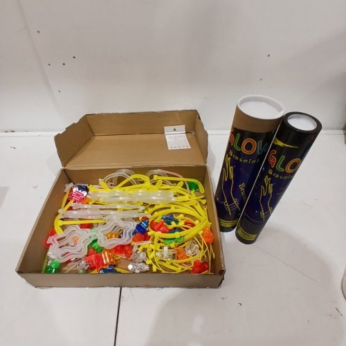 KID'S GLOW BRACELET KIT WITH ASSORTED CHAMRS, YELLOW BAND - MULTI COLOR image 2