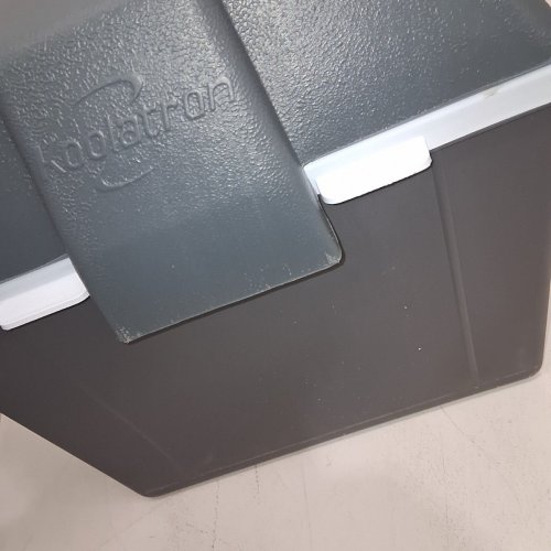 KOOLATRON P9 12V TRAVELLER III ELECTRIC COOLER AND WARMER- 9.3L - GREY image 4