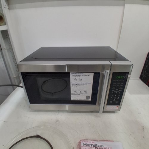 HAMILTON BEACH STAINLESS STEEL MICROWAVE - 0.7 CU FT - 700 WATTS WITH 10 POWER LEVELS (MODEL: EM720CPN-SS) image 2