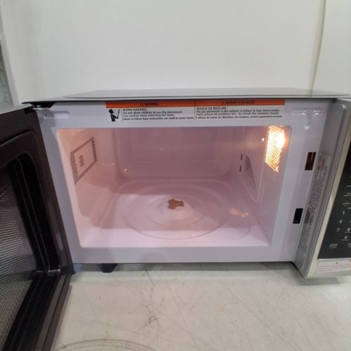 HAMILTON BEACH STAINLESS STEEL MICROWAVE - 0.7 CU FT - 700 WATTS WITH 10 POWER LEVELS (MODEL: EM720CPN-SS) image 3