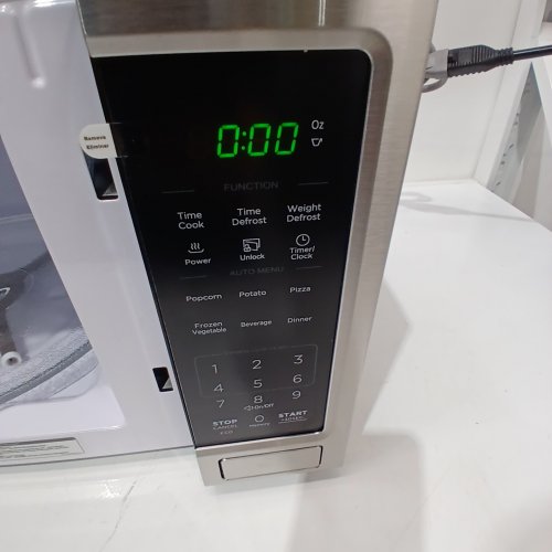 BLACK+DECKER STAINLESS STEEL MICROWAVE OVEN WITH PUSH BUTTON DOOR AND CHILD SAFETY LOCK - 900W - 1.1 CU.FT. - BLACK / SILVER (MODEL: EM031MB11-P) image 2