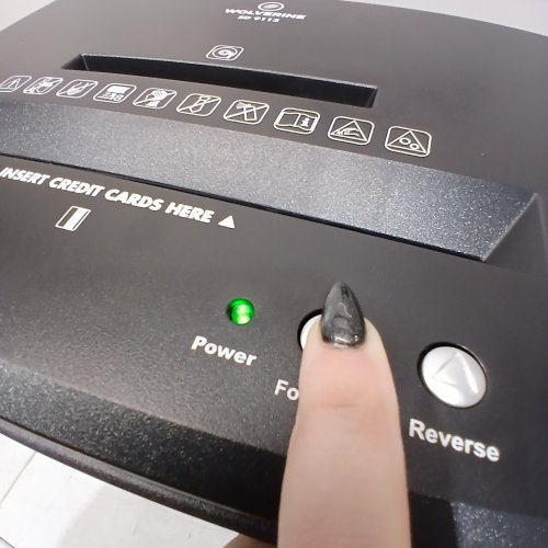 WOLVERINE 18 SHEET HEAVY DUTY CROSS CUT ULTRA QUIET PAPER SHREDDER FOR HOME AND OFFICE, INCLUDES SECURITY LEVEL P-4 - 6GAL PULL OUT WASTE BIN AND 60 MINS OF RUN TIME - BLACK - (MODEL: SD9113) image 2