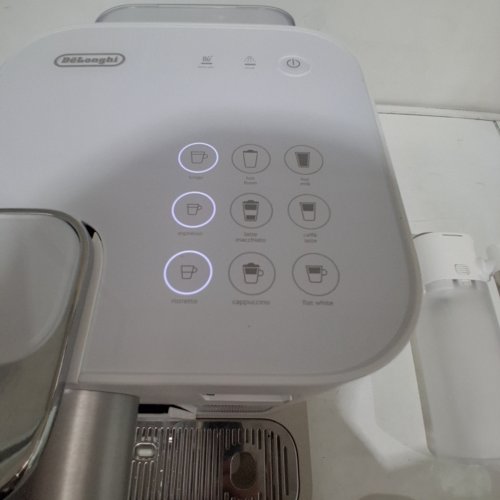 DE’LONGHI NESPRESSO GRAN LATTISSIMA ESPRESSO MACHINE FOR ONE-TOUCH MILK-BASED BEVERAGES - WHITE (MODEL: EN640W) image 2