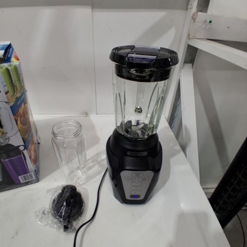 BLACK+DECKER DIGITAL BLENDER WITH PERFECTPOUR GLASS JAR & SINGLE SERVE SIP CUP - 700W, 24 OZ- BLACK (MODEL: BL2307GBC) image 3