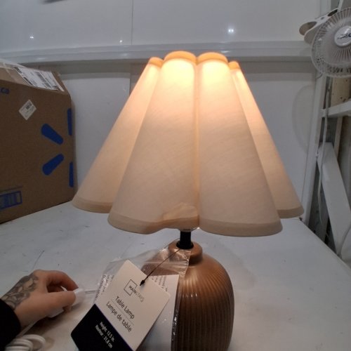 MAINSTAYS SMALL CERAMIC MODERN SCALLOPED DESK LAMP - 12.5" - BROWN/CREAM image 2