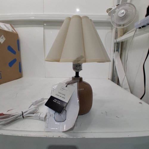 MAINSTAYS SMALL CERAMIC MODERN SCALLOPED DESK LAMP - 12.5" - BROWN/CREAM image 3