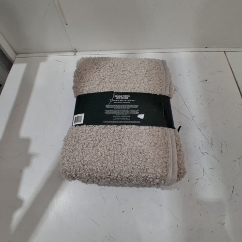 ROOTS HOME PLUSH BLANKET - 60" X 70" - LIGHT GREY (MODEL:2010800) image 3