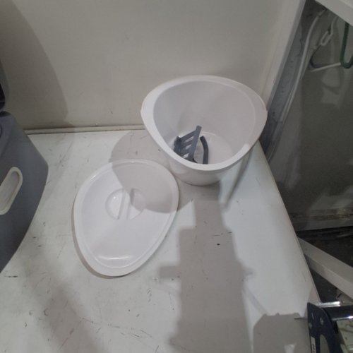 VEVOR PORTABLE CAMPING TOILET WITH REMOVABLE PAPER HOLDER - 5L - GREY (MODEL: QJK CAPACITY 5L) image 3