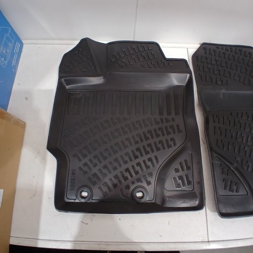 3PC RIZ LINER CAR MATS FOR TOYOTA YARIS 2012-2018 - BLACK image 4