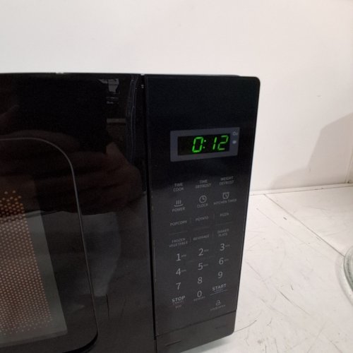 COMFEE COUNTERTOP MICROWAVE OVEN - 0.7 CU.FT/700W - BLACK (MODEL: CM-M201K-BK) image 4