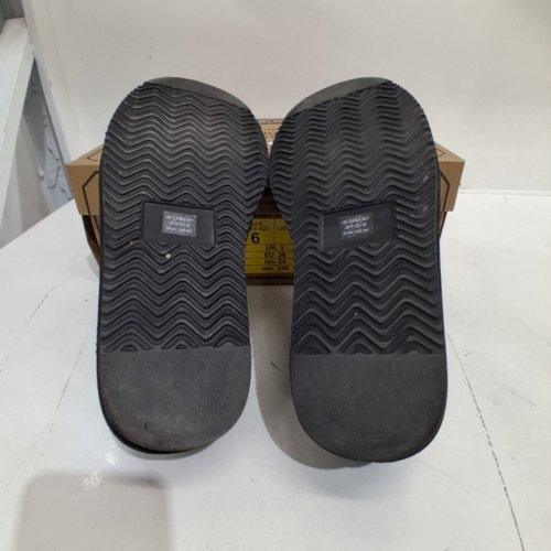 UNISEX KIRKLAND SIGNATURE SHEARLING SLIPPERS - MEN'S 6 - WOMEN'S 7 - BLACK (MODEL: 7771737) image 3
