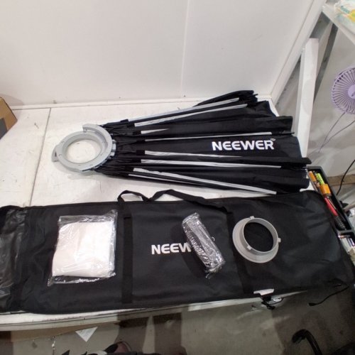 NEEWER QUICK RELEASE PROFESSIONAL PARABOLIC SOFTBOX FOR PHOTO & VIDEO - 35.5" X 35.5" X 22.5" - BLACK (MODEL: NS72P) image 2