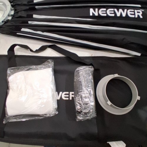 NEEWER QUICK RELEASE PROFESSIONAL PARABOLIC SOFTBOX FOR PHOTO & VIDEO - 35.5" X 35.5" X 22.5" - BLACK (MODEL: NS72P) image 3