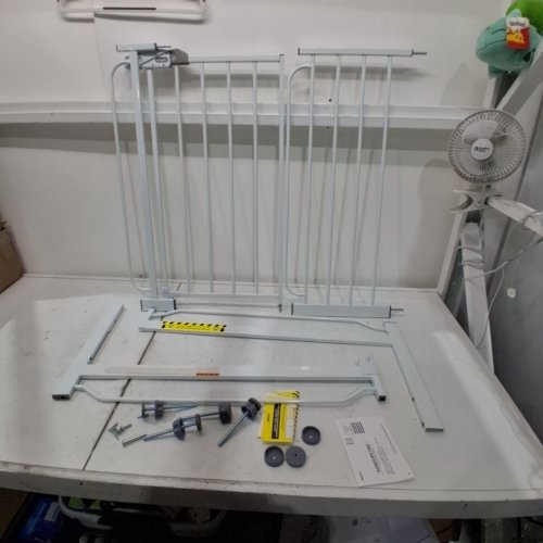 REGALO EASY STEP EXTRA WIDE BABY GATE - 30" X 29"-49" - WHITE (MODEL: 1164 EW DS) image 2