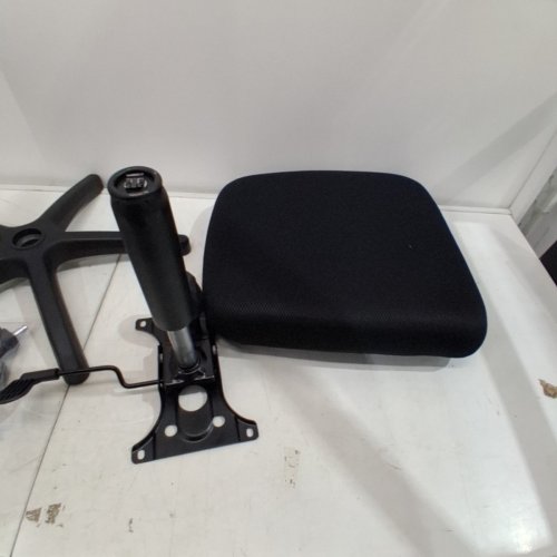 ADJUSTABLE MESH OFFICE CHAIR - 50" - BLACK image 4