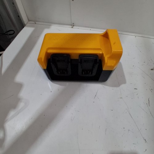 **TOOL ONLY** LIVOWALN PURE SINE WAVE POWER INVERTER - 550W - 18 V/20 V DC INPUT, 110 V AC OUTPUT - YELLOW/BLACK (MODEL: SKU071200001) image 4
