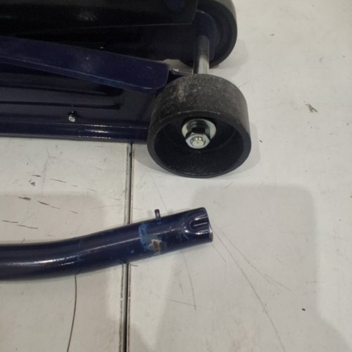 TORIN HYDRAULIC LOW PROFILE TROLLEY SERVICE/FLOOR JACK - 2.5 TON - BLUE image 3