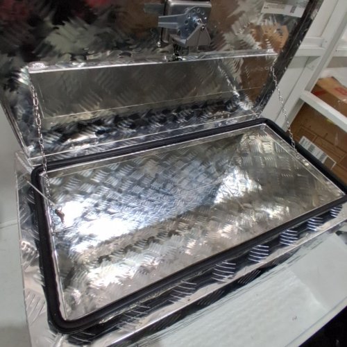 VEVOR UNDERBODY TRUCK BOX - 36" X 17" X 18" - DIAMOND PLATE (MODEL: JL-TB17-2) image 4