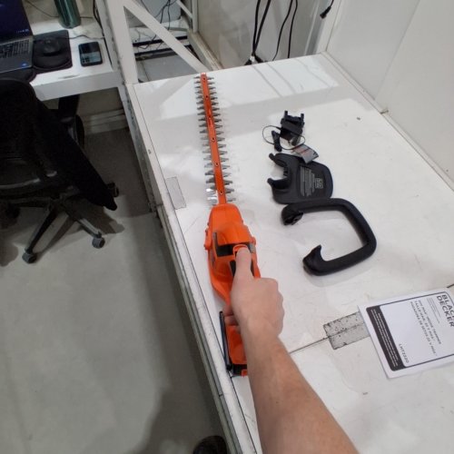 BLACK+DECKER 20 V BARE MAX LITHIUM ION CORDLESS HEDGE TRIMMER WITH BATTERY - 22" - 20V - ORANGE/BLACK (MODEL: LHT2220) image 2