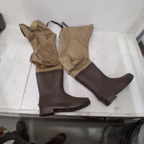 BPS MEN'S THREE FORKS LUG SOLE HIP WADERS - SIZE 9 REGULAR FIT - BROWN/TAN - (MODEL: 2640477) image 3