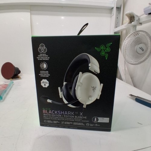 RAZER BLACKSHARK V2 X GAMING HEADSET 7.1 SURROUND SOUND CAPABLE, MEMORY FOAM CUSHION, MULTIPLATFORM, 3.5MM HEADPHONE JACK - WHITE (MODEL: ‎RZ04-0324) image 2