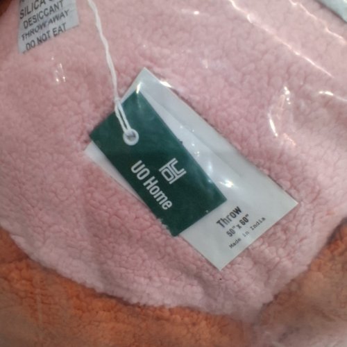 UO HOME MARSHMELLOW CLOUD FLEECE THROW BLANKET - 50" X 60" - PINK / ORANGE image 4