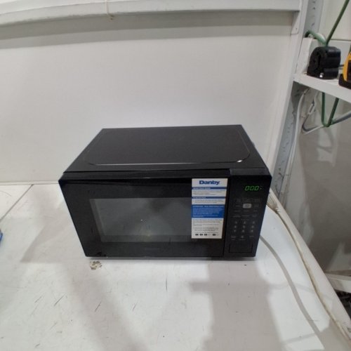 DANBY 700W COUNTERTOP MICROWAVE - 0.7 CU.FT - BLACK (MODEL: DBMW0721BBB) image 3