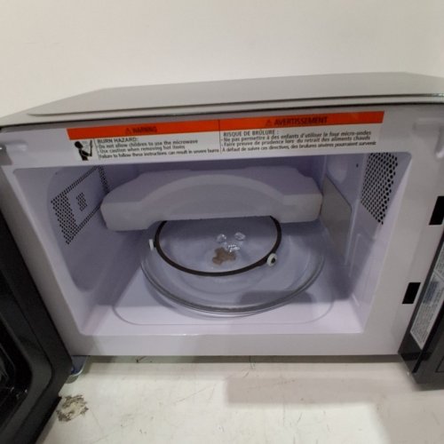 DANBY 700W COUNTERTOP MICROWAVE - 0.7 CU.FT - BLACK (MODEL: DBMW0721BBB) image 4