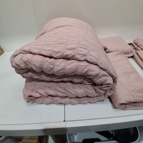 7PC LOVE'S CABIN SEERSUCKER COMFORTER BEDDING SET - COMFORTER, FLAT SHEET, FITTED SHEET, 2 PILLOW CASES, 2 PILLOW SHAMS - QUEEN - PINK image 4
