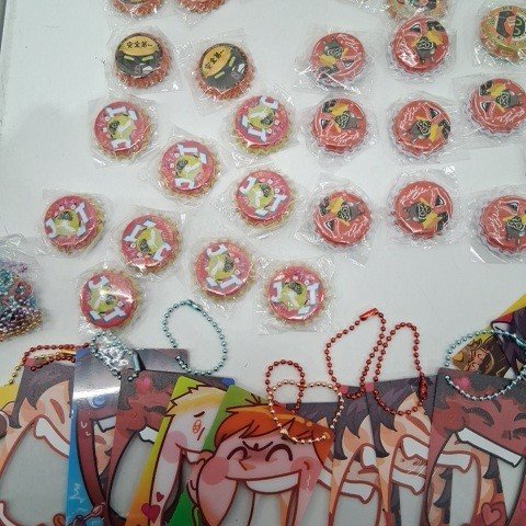 40PK ASSORTED COMIC ART PRINT POP CULTURE PINS AND KEYCHAINS - ASSERTED COLORS image 2