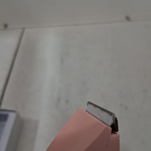 RECHARGEABLE DUAL HEAD SHAVER WITH TRIMMER LENGTH ATTACHMENT - PINK image 4
