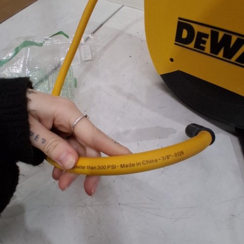DEWALT HOSE REEL AUTOMATIC RETRACTION ENCLOSED AIR HOSE REEL - 50FT - 300PSI (MODEL: DXCM024-0434) image 3