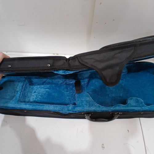 VIOLIN CARRY CASE WITH BLUE INTERIOR FELT - FOR 4/4 SIZE VIOLINS - BLACK EXTERIOR image 3