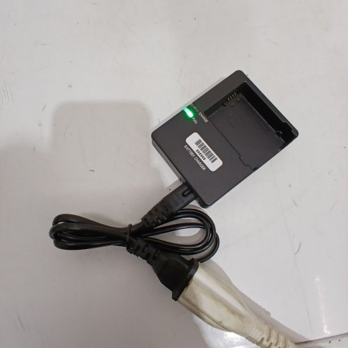 BATTERY CHARGER COMPATIBLE WITH CANON EOS 550D BATTERY - BLACK (MODEL: LC-E8C) image 2