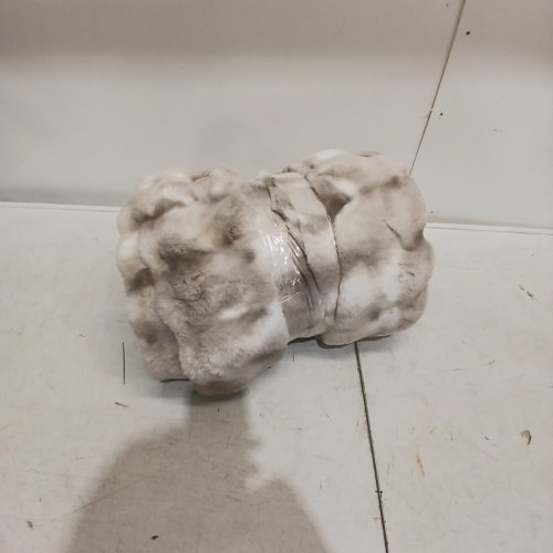 HOUSE & HOME BY LYNDA REEVES LUXE FAUX FUR THROW - 60 " X 70" - CREAM/ BEIGE (MODEL:6536972) image 3